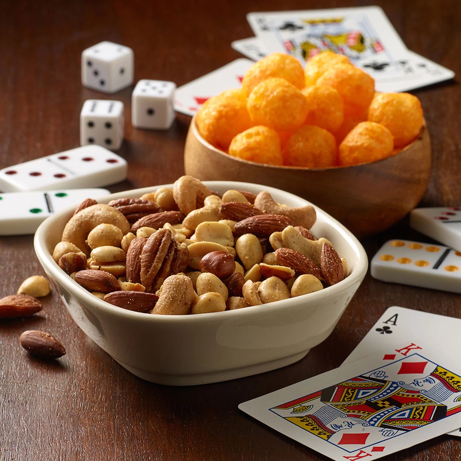 Member's Mark Roasted and Salted Mixed Nuts with Peanuts (34 oz.) Jarasim